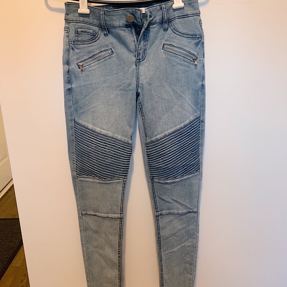 light blue wash cut off ankle jeggings!